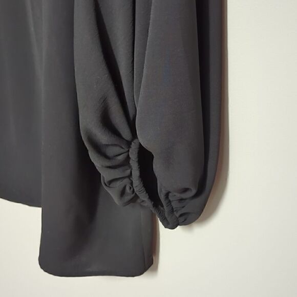 Active Pro Black Blouse - Picture 3 of 7